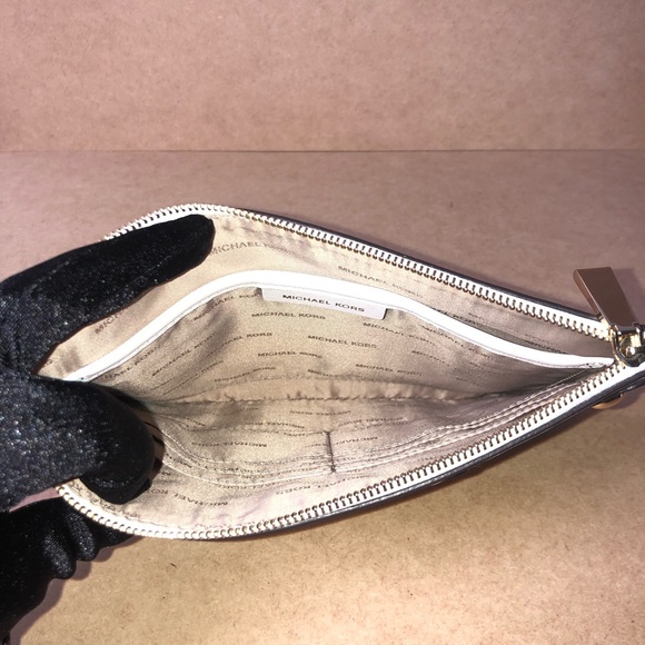 Michael Kors White Floral Appliqué Leather Wristlet - Picture 5 of 9